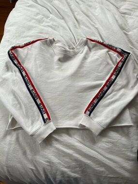 Levi's White Crewneck Sweatshirt with Red Logo Tag